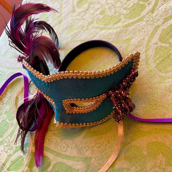 Masquerade Mask - Picture 3 of 6